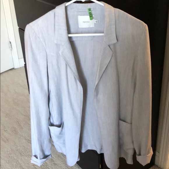 ✨Talula (Aritzia) Blazer size 8✨ - Picture 3 of 6